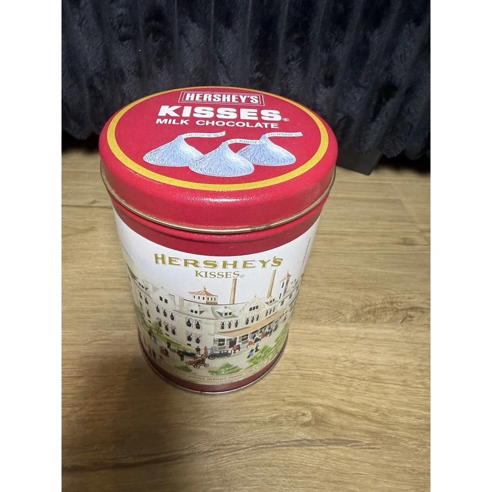 Hershey's Chocolate Kisses Tin Can ' HomeTown Series' ‎ 1990 Beautiful